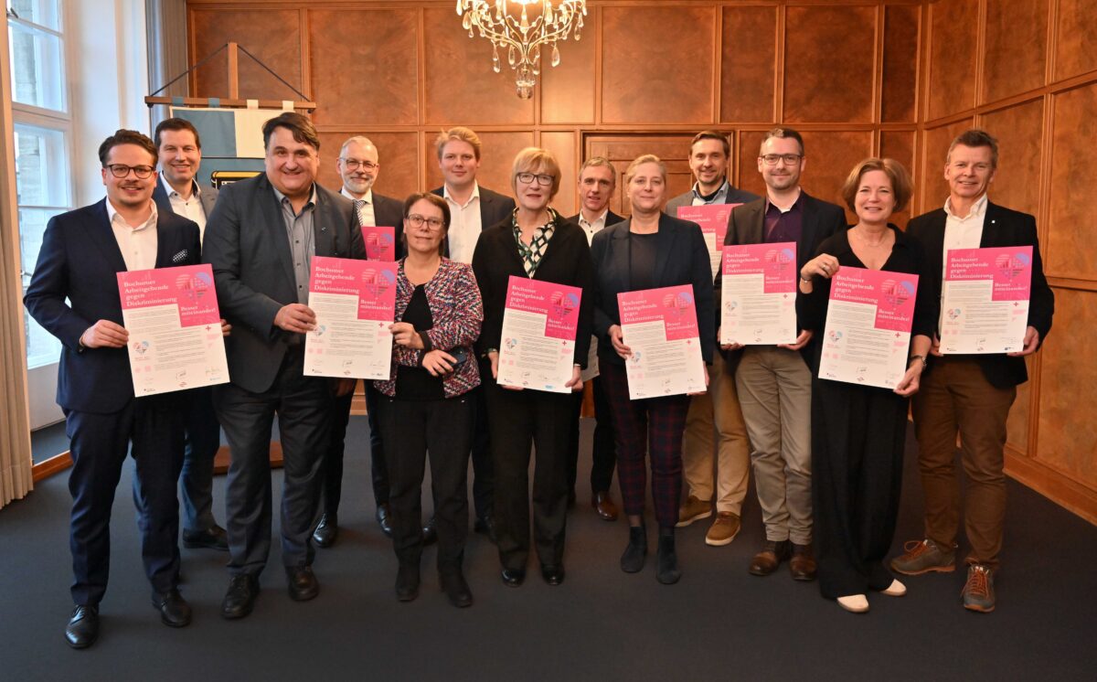 Unterzeichnung der Charta "Besser miteinander" (Foto: Stadt Bochum, André Grabowski)